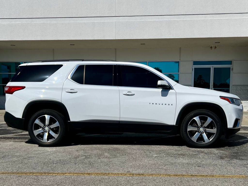 2021 Chevrolet Traverse LT Leather photo