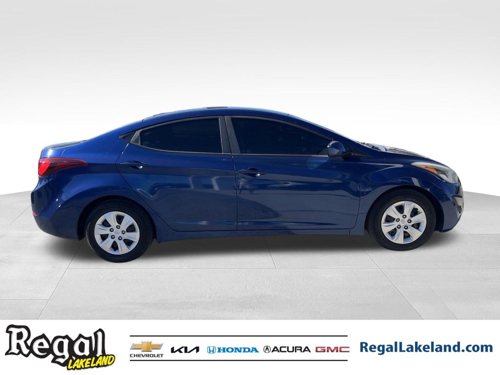 2016 Hyundai Elantra SE 3