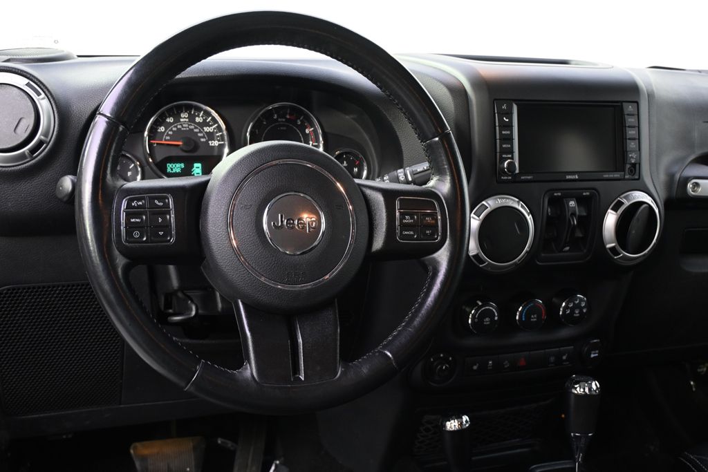 Used 2018  Jeep Unlimited Sahara image 12