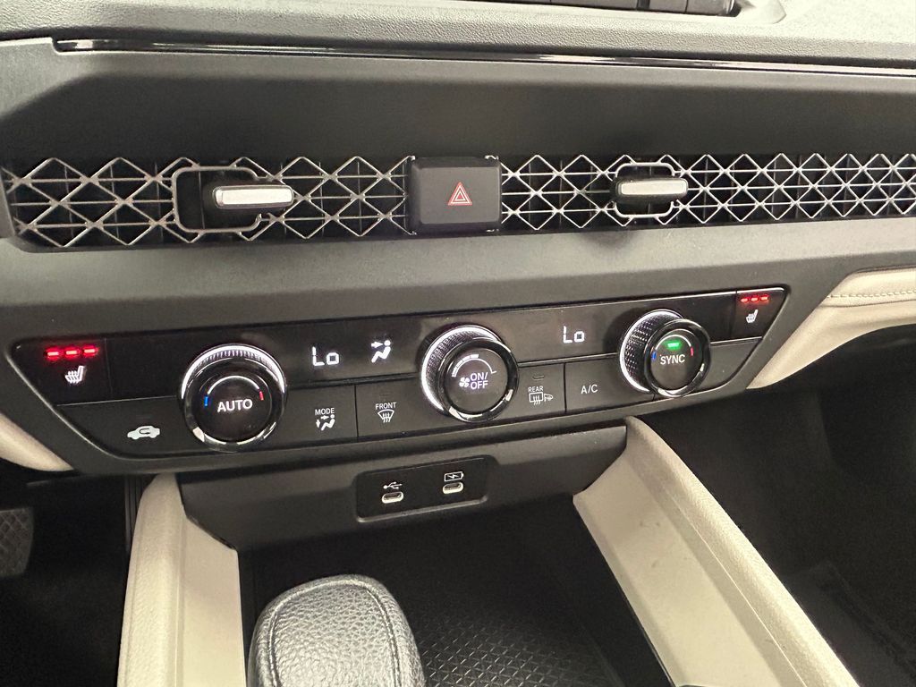 Used 2023 White Honda EX image 21