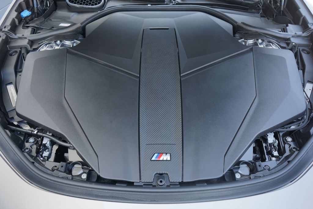 2024 BMW i7 M70 23