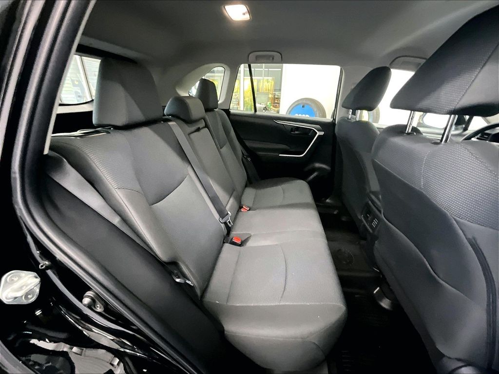 2023 Toyota RAV4 — photo 16