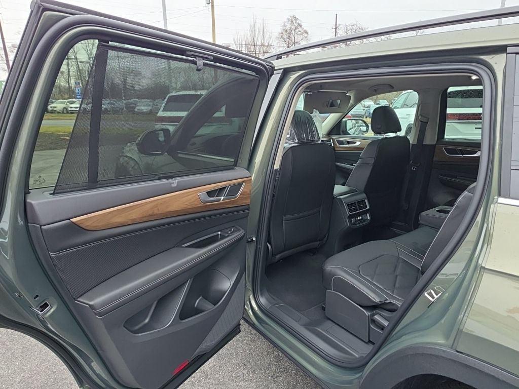 2026 Volkswagen Atlas 2.0T SE w/Technology Green at Sutliff Volkswagen