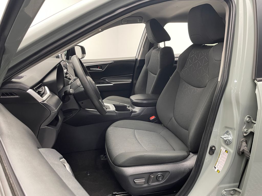 2023 Toyota RAV4 XLE 13
