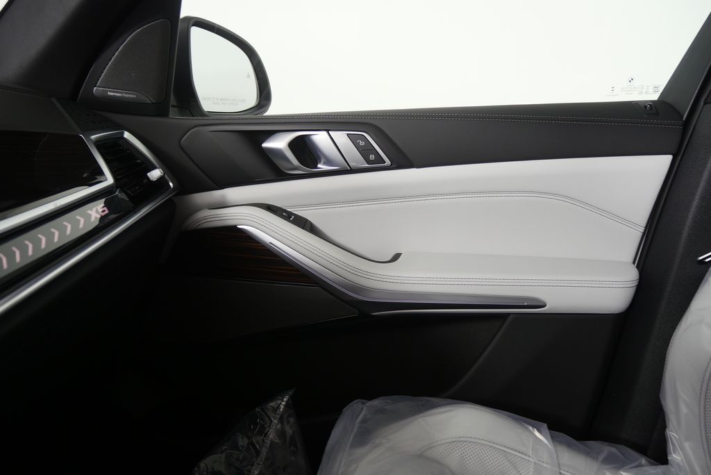 Thumbnail: 2026 BMW X5 - 23