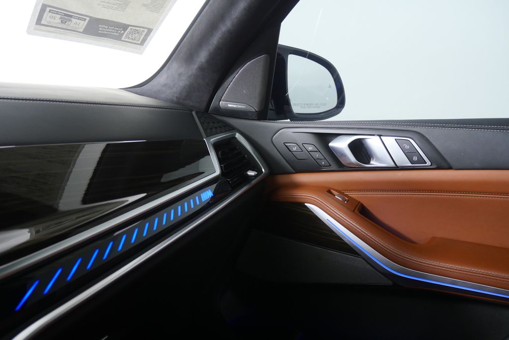 Thumbnail: 2025 BMW X7 - 29