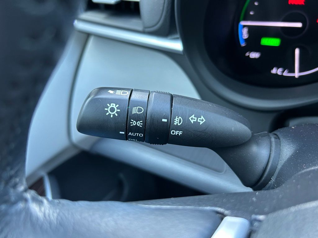 Thumbnail: 2023 Toyota Sienna - 23