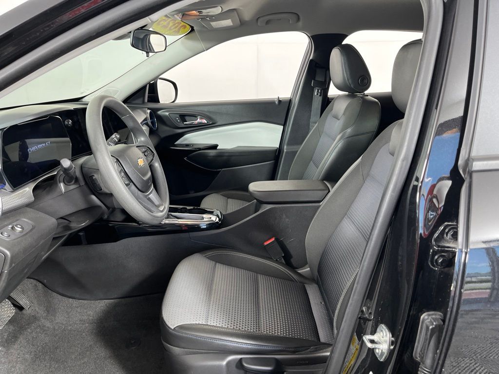 Thumbnail: 2025 Chevrolet Trax - 22