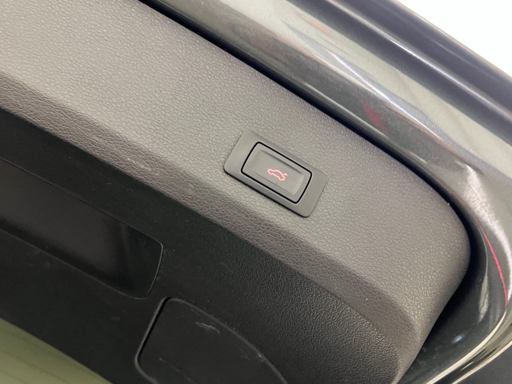 Thumbnail: 2015 Audi Q7 - 10