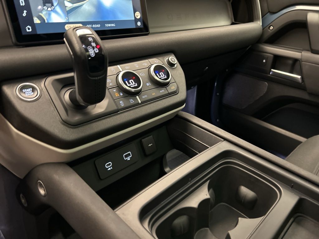 Thumbnail: 2020 Land Rover Defender - 19