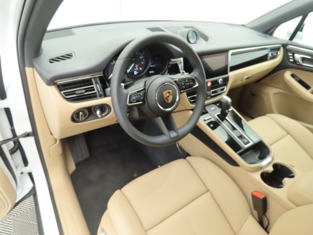 Thumbnail: 2025 Porsche Macan - 4