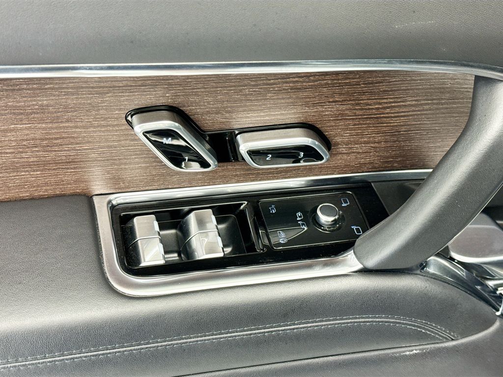 Thumbnail: 2023 Land Rover Range Rover - 22