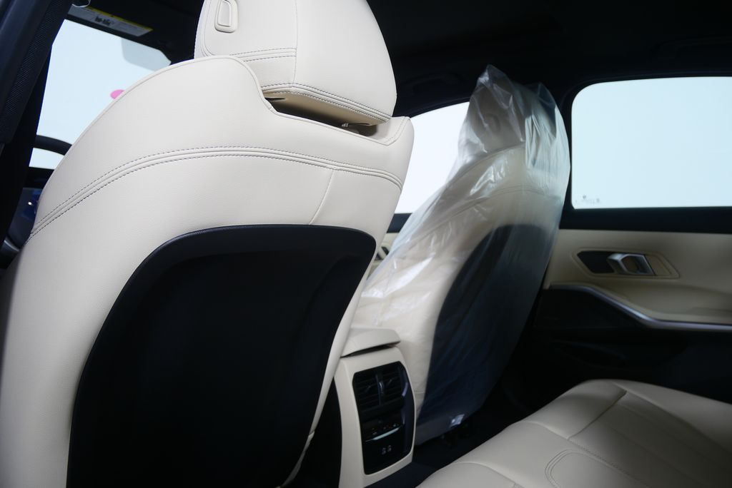 Thumbnail: 2026 BMW 3 Series - 16