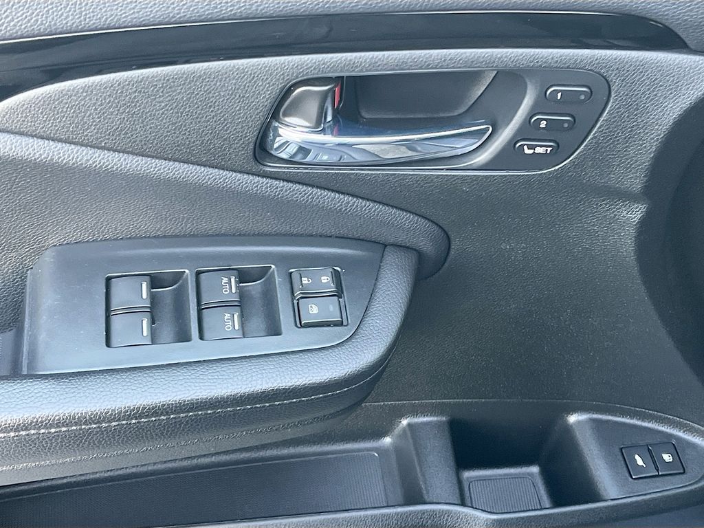 Used 2022 Gray Honda Touring image 18