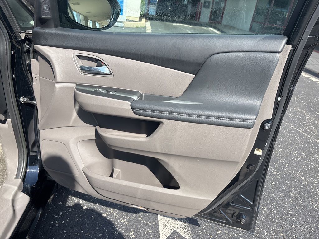 2015 Honda Odyssey Touring Elite photo 24