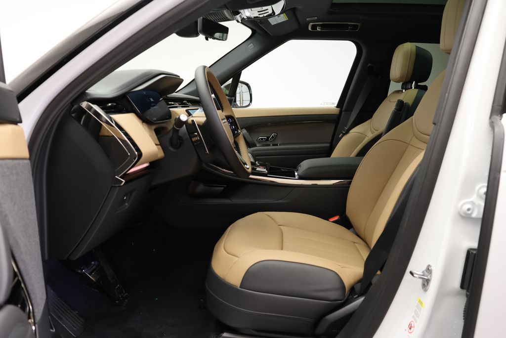 Thumbnail: 2026 Land Rover Range Rover Sport - 31