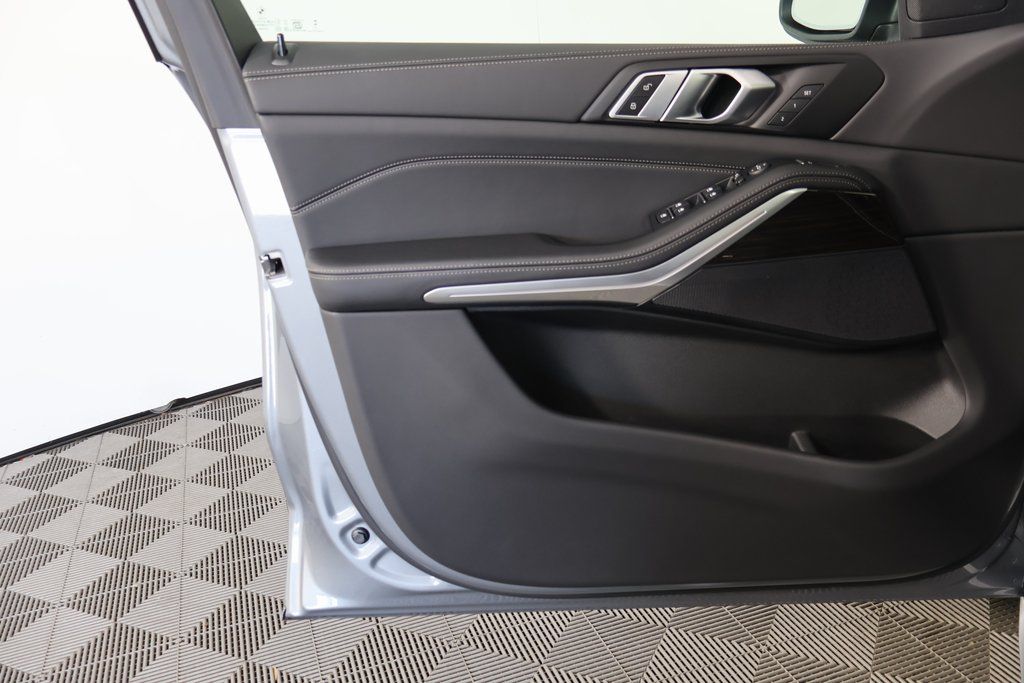 Thumbnail: 2025 BMW X5 - 12