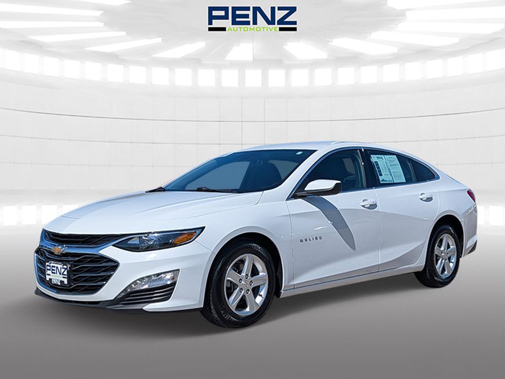 2024 Summit White Chevrolet Malibu LT FWD Sedan