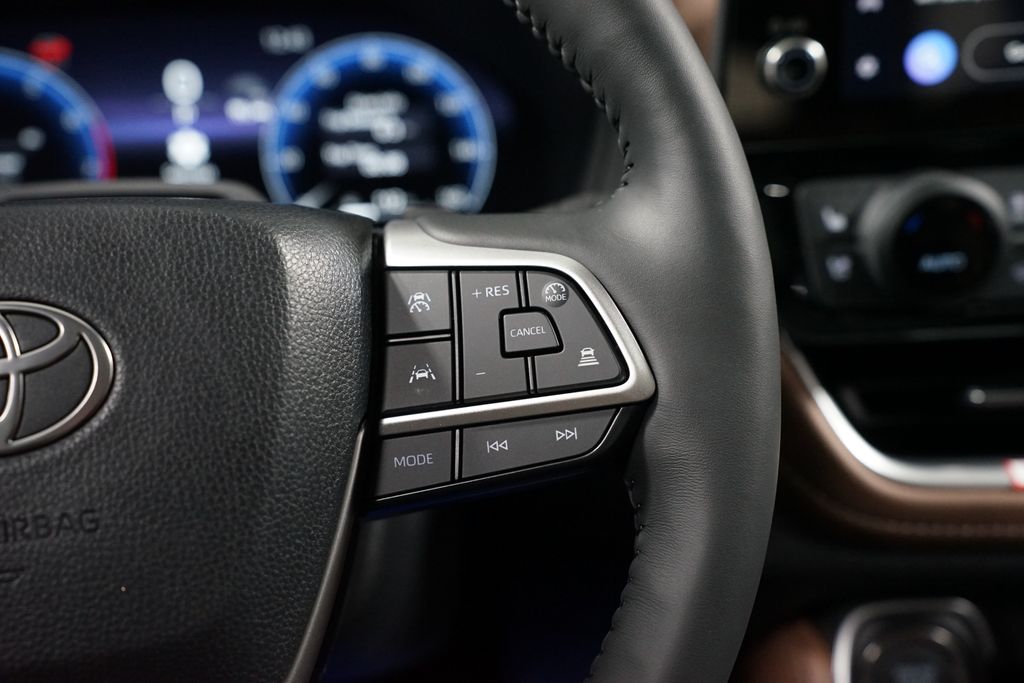 Thumbnail: 2026 Toyota Grand Highlander - 13