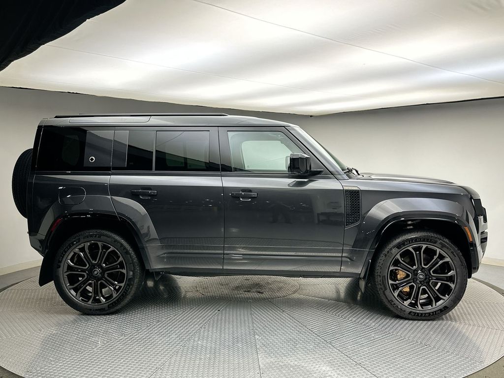 2025 Land Rover Defender 110 4