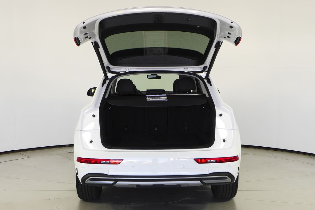 Thumbnail: 2023 Audi Q5 - 10