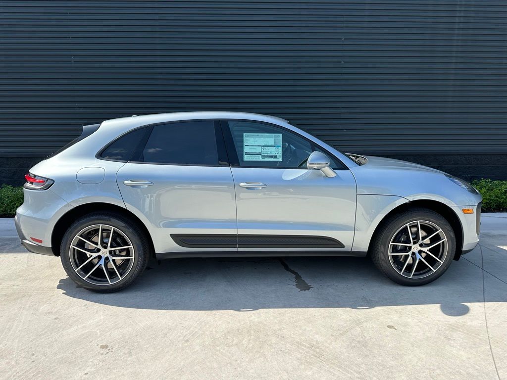Thumbnail: 2025 Porsche Macan - 8