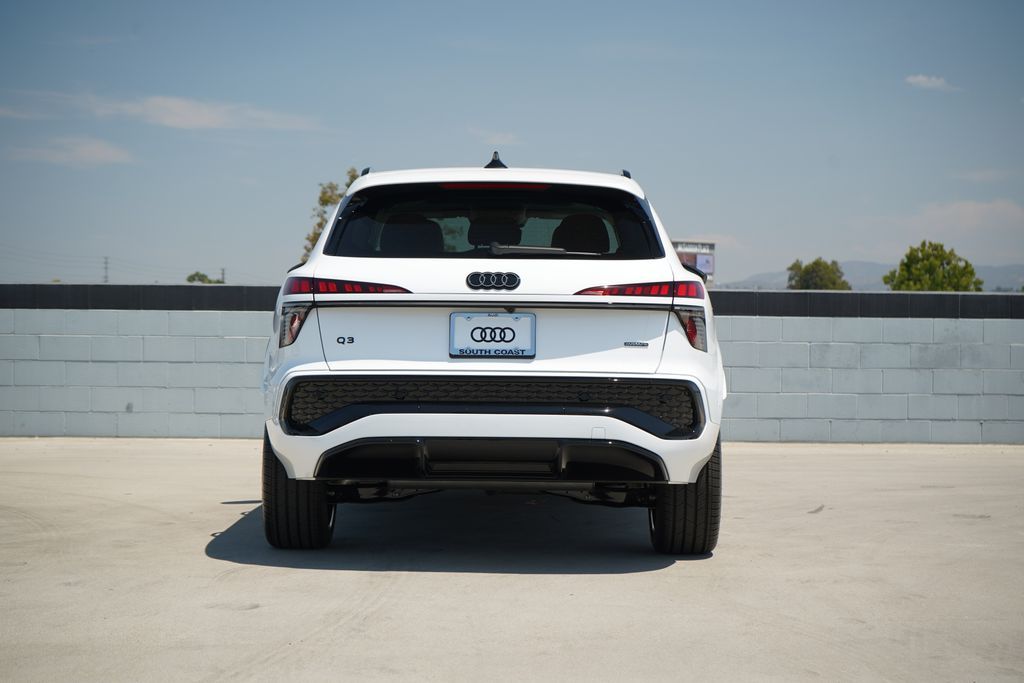Thumbnail: 2026 Audi Q3 - 4
