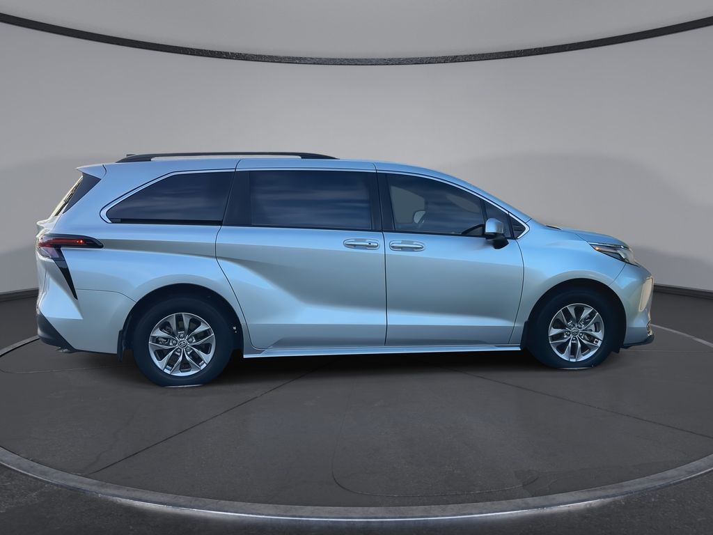 Thumbnail: 2025 Toyota Sienna - 9