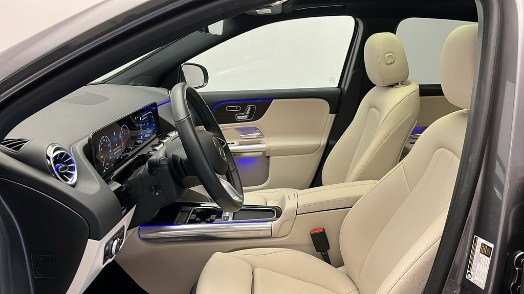 2025 Mercedes-Benz GLA 250 4MATIC 12