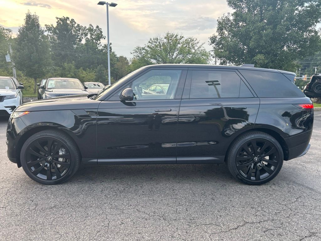 Certified Used 2025 Black Land Rover SE image 3