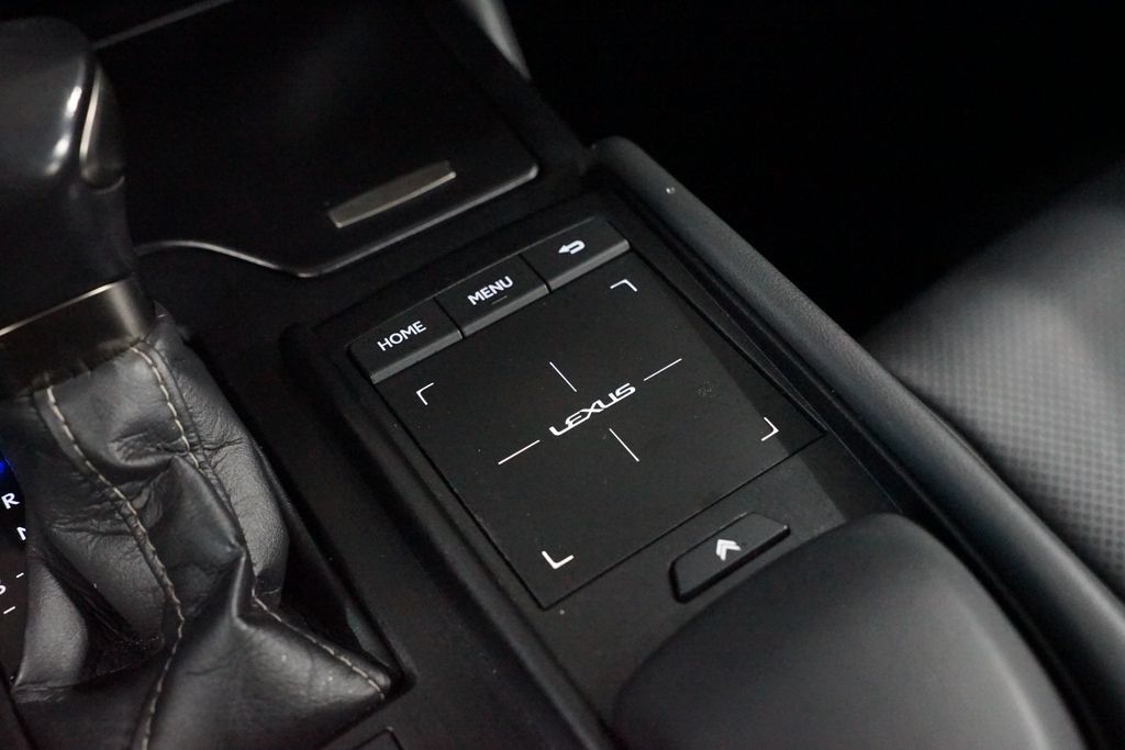 Thumbnail: 2021 Lexus ES - 23