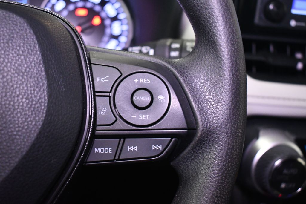 Thumbnail: 2021 Toyota RAV4 - 25