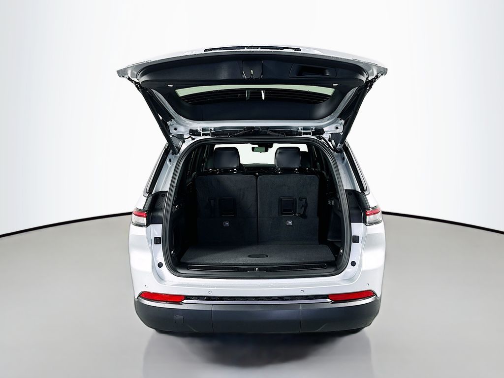 JeepGrand Cherokee L16