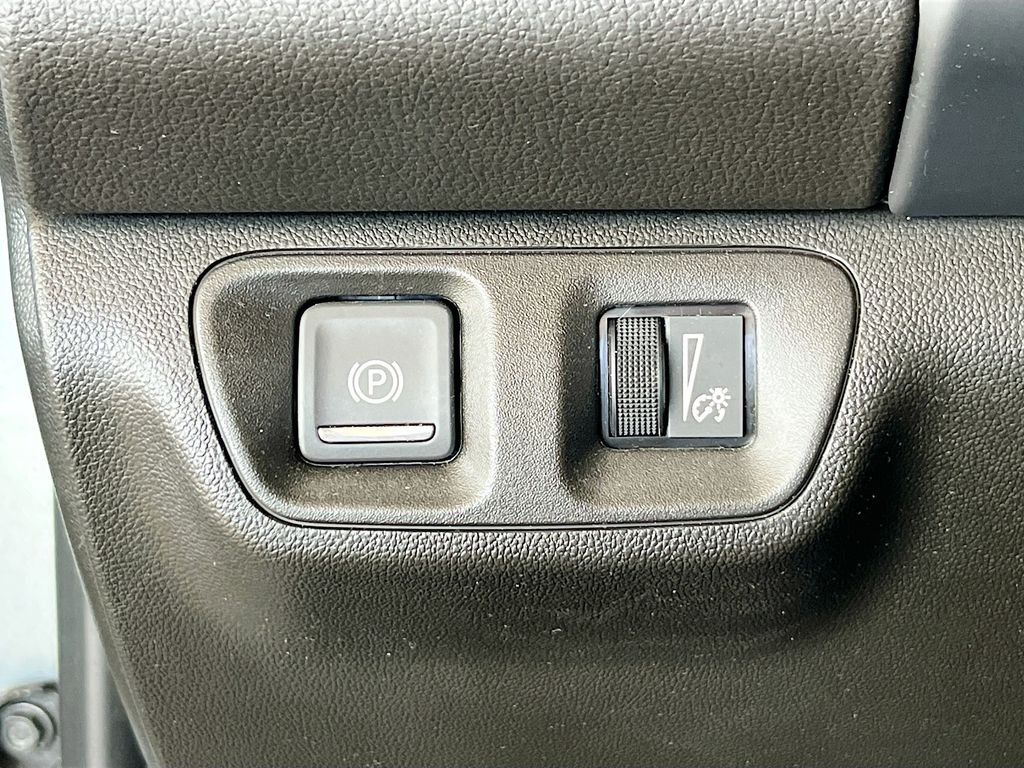 Used 2023 Silver GMC SLE image 10