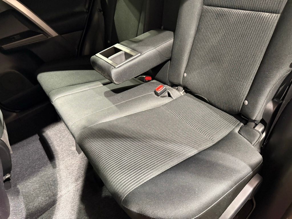 Thumbnail: 2018 Toyota RAV4 - 19