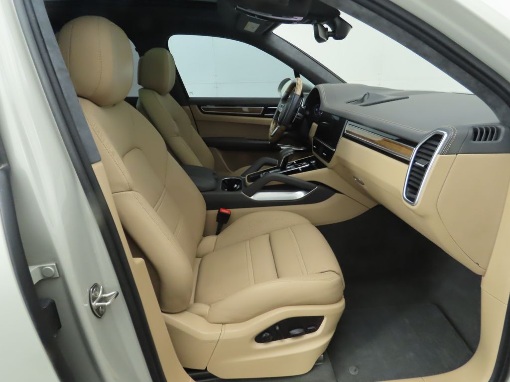 2022 Porsche Cayenne Turbo 23