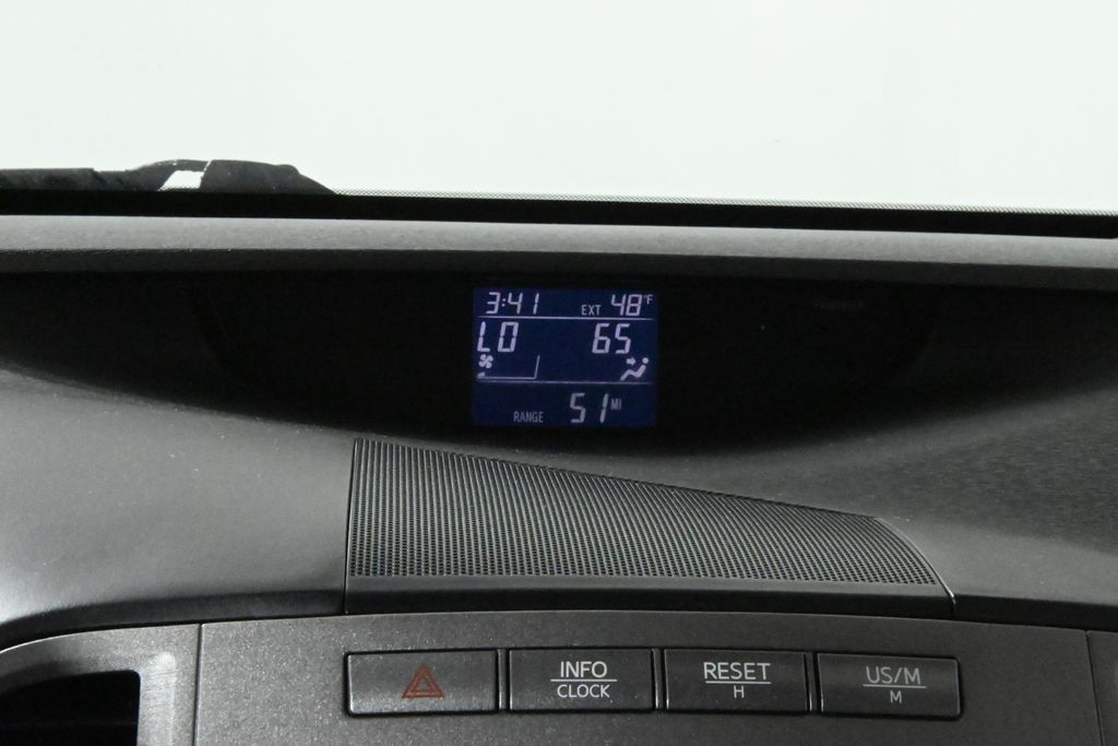 2015 Toyota Venza LE 22