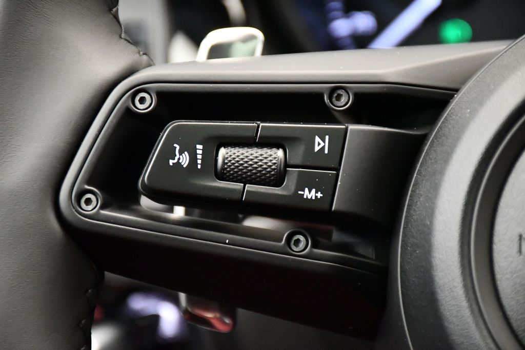 Thumbnail: 2026 Porsche Macan - 27