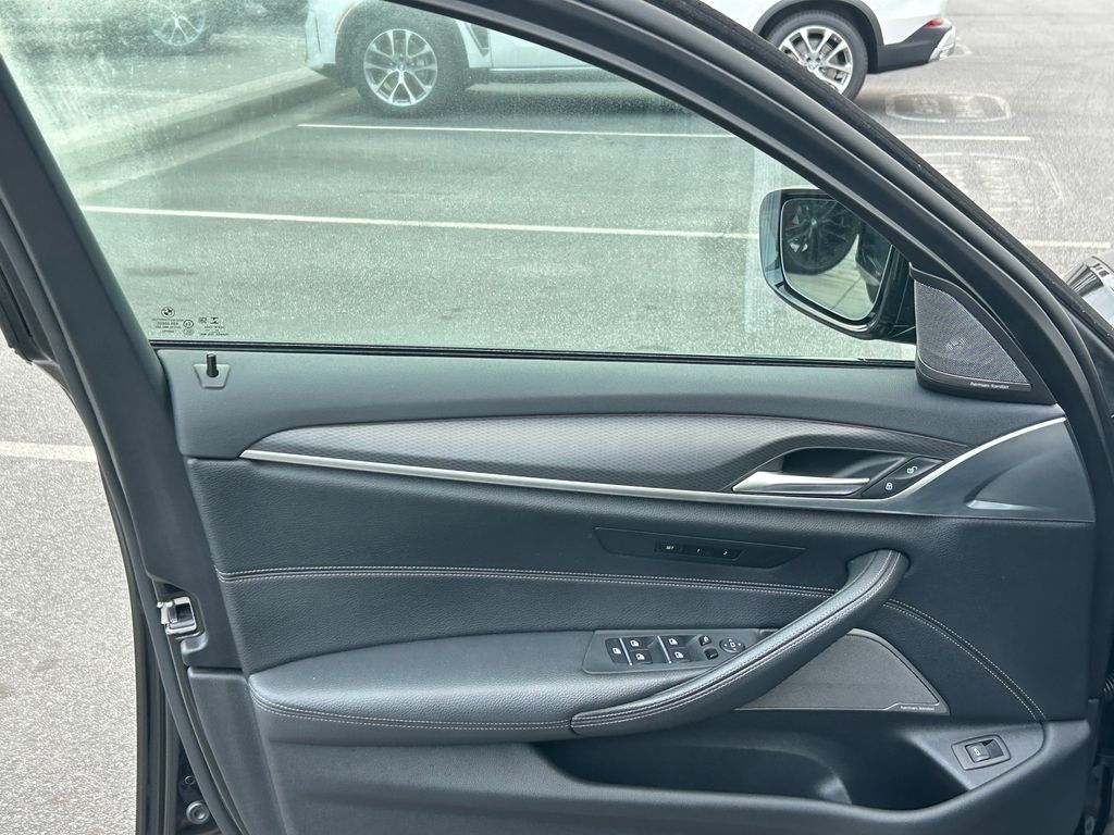 Thumbnail: 2022 BMW 5 Series - 11