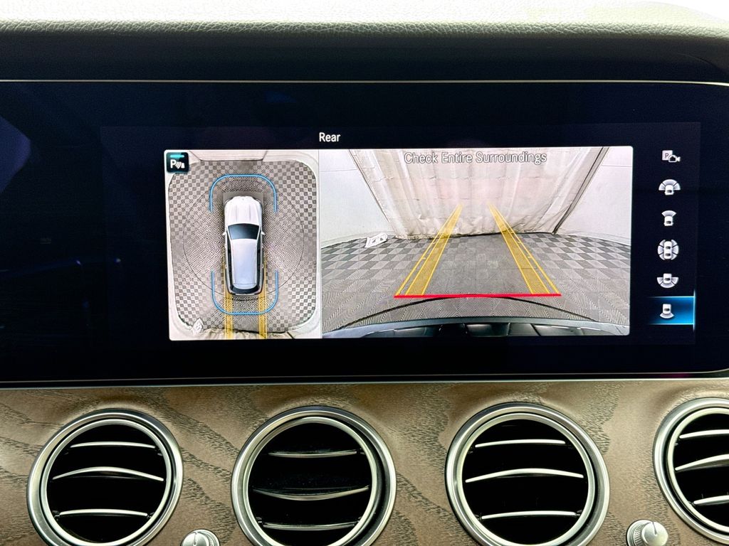 Thumbnail: 2022 Mercedes-Benz E-Class - 15