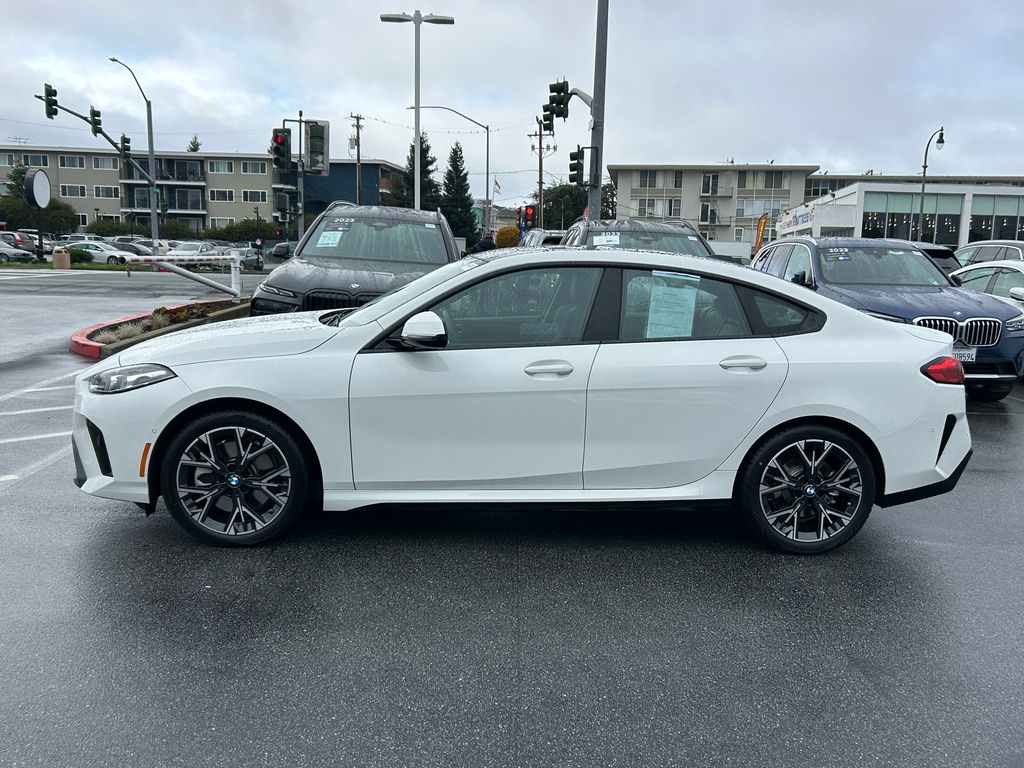 Thumbnail: 2025 BMW 2 Series - 2