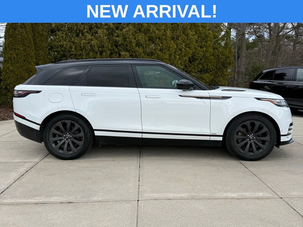 Used 2019 White Land Rover SE R-Dynamic image 7