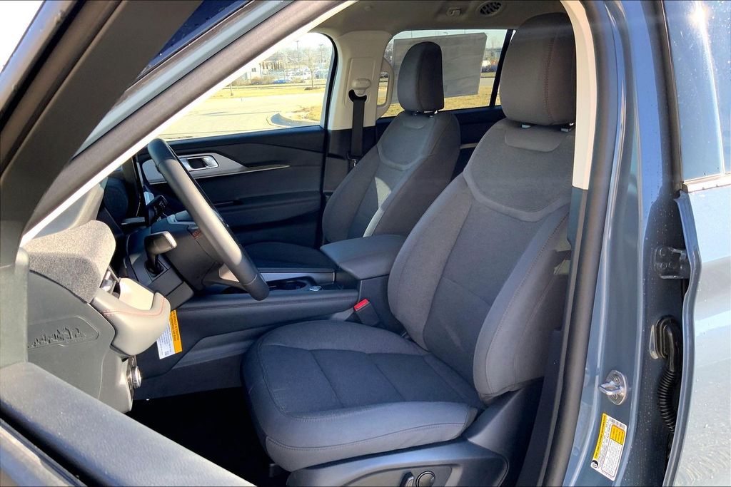 2026 Ford Explorer Active - Photo 9