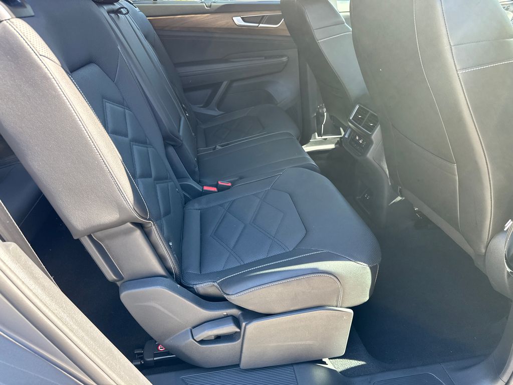 Used 2025 Silver Volkswagen 2.0T SE w/Technology image 15