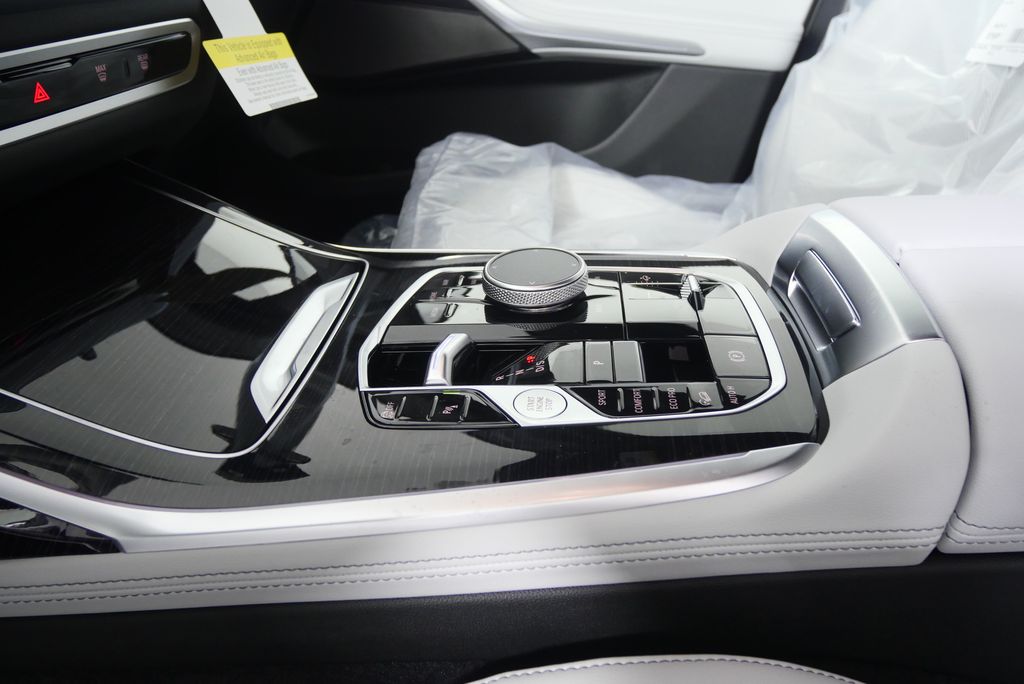 Thumbnail: 2026 BMW X7 - 24