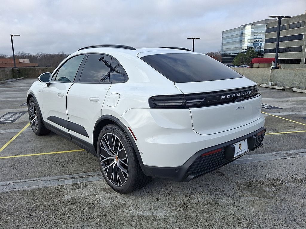 Thumbnail: 2025 Porsche Macan - 6