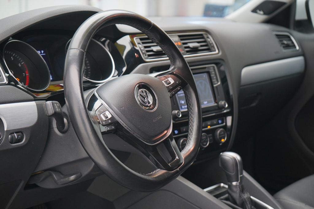 2018 Volkswagen Jetta 1.8T SEL 8