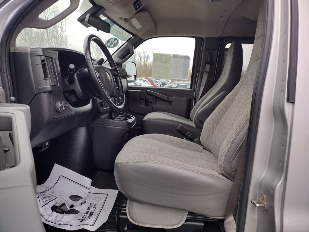 2022 Chevrolet Express 3500 LT photo