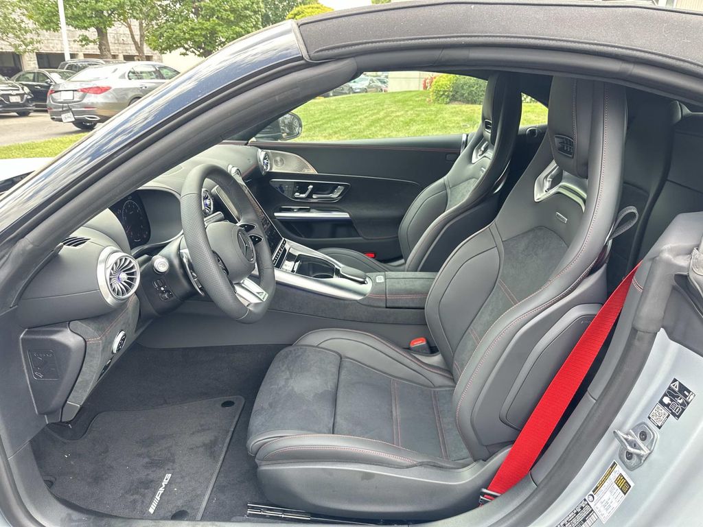 Thumbnail: 2025 Mercedes-Benz SL-Class - 18