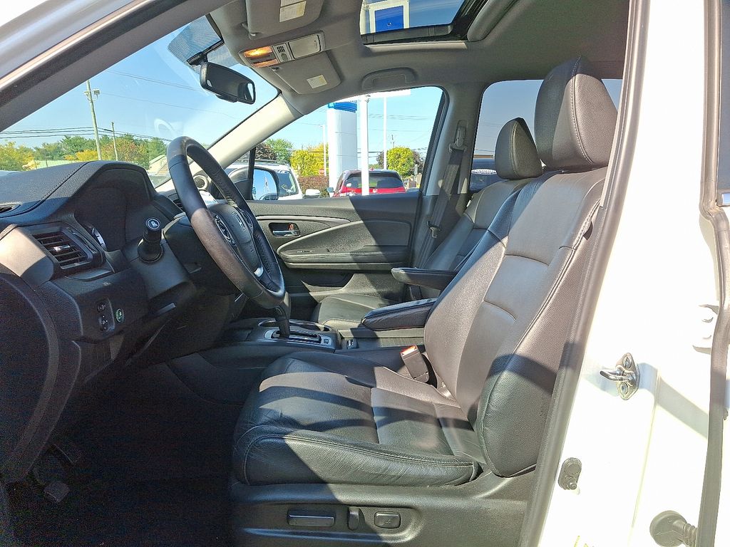 Thumbnail: 2018 Honda Pilot - 14